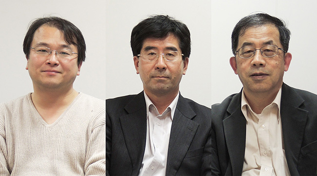 写真左から、五百蔵重典教授、田中博教授、山本富士男教授